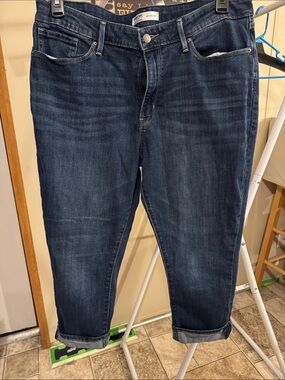 Levi's Signature Dark Blue Mid-Rise cuffed Capri Jeans